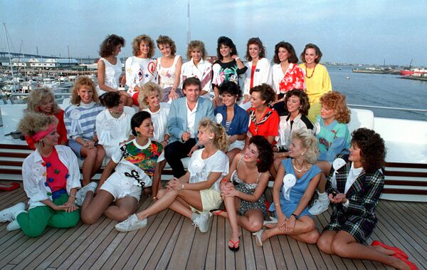 Дональд Трамп с участницами конкурса красоты на борту собственной яхты в Атлантик-Сити, 1988 год