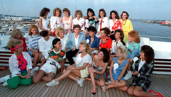 Дональд Трамп с участницами конкурса красоты на борту собственной яхты в Атлантик-Сити, 1988 год