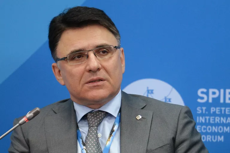 Руководитель Федеральной службы по надзору в сфере связи, информационных технологий и массовых коммуникаций РФ (Роскомнадзор) Александр Жаров, 2015 год Руководитель Федеральной службы по надзору в сфере связи, информационных технологий и массовых коммуникаций РФ (Роскомнадзор) Александр Жаров, 2015 год