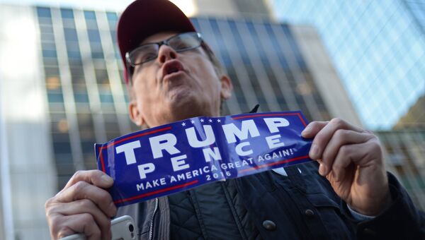 Сторонник кандидата в президенты США от республиканцев Дональда Трампа в Нью-Йорке в день выборов президента США