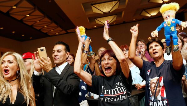 Сторонники кандидата в президенты США Дональда Трампа в городе Феникс, штат Аризона