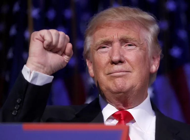 Избранный президент США Дональд Трамп во время выступления в Нью-Йорке. 9 ноября 2016 Избранный президент США Дональд Трамп во время выступления в Нью-Йорке. 9 ноября 2016