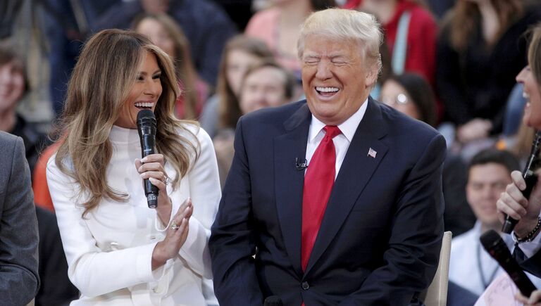Меланья Трамп и ее муж Дональд Трамп во время шоу NBC Today