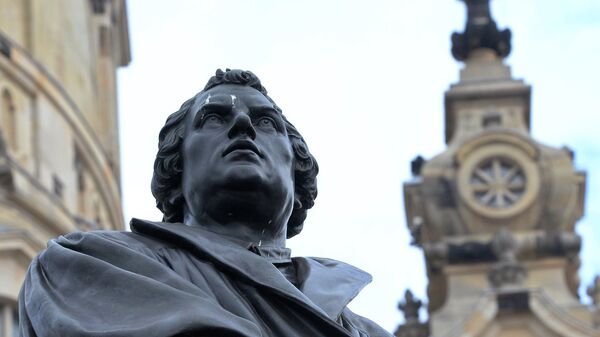 Памятник Мартину Лютеру в Дрездене