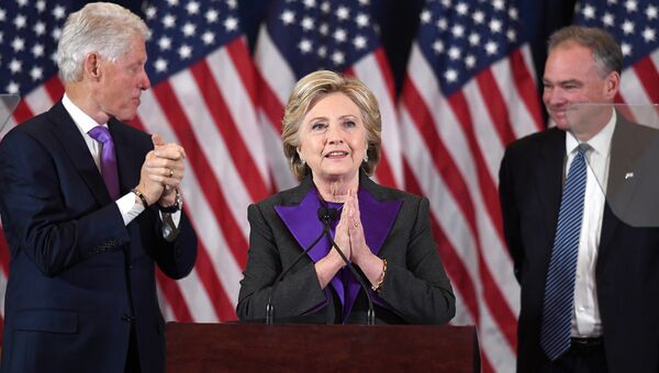 Хиллари Клинтон во время выступления в Нью-йорке