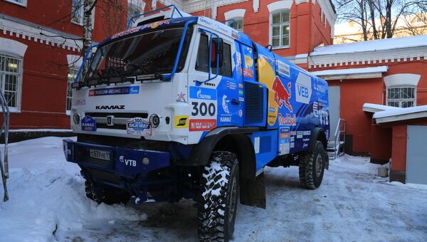 Раллийный грузовик КАМАЗ-Мастер, прибывший в Пермь в рамках благотворительной программы банка ВТБ Мир без слез