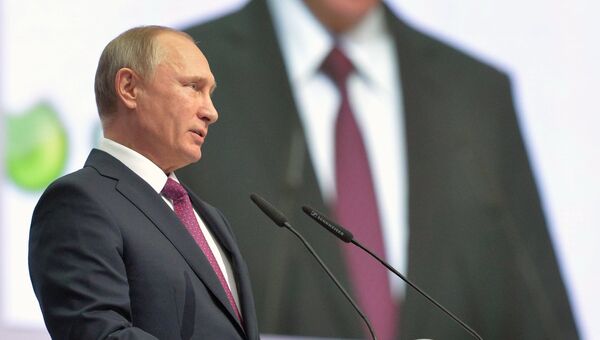 Владимир Путин выступает на конференции Вперёд в будущее: роль и место России, организованой Сбербанком России