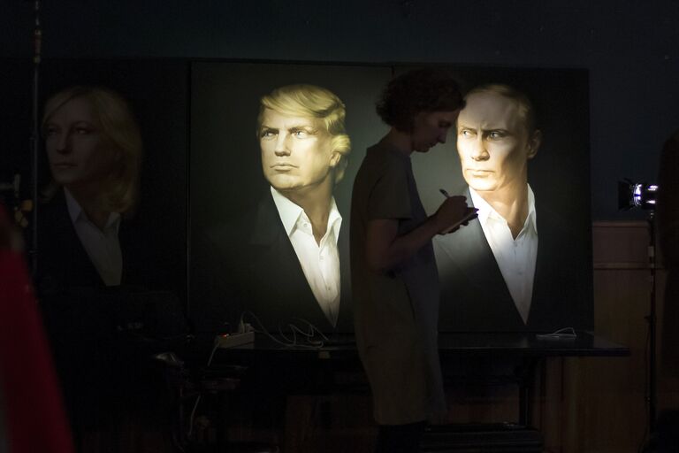 Портреты президента США Дональда Трампа и президента России Владимира Путина в пабе Юнион Джек в Москве Портреты президента США Дональда Трампа и президента России Владимира Путина в пабе Юнион Джек в Москве