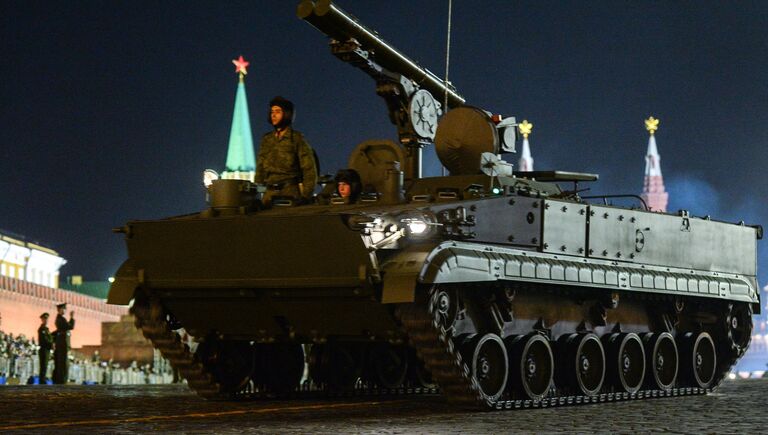 Противотанковый ракетный комплекс Хризантема-С во время репетиции Парада Победы на Красной площади