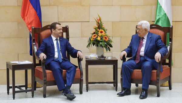 Председатель правительства РФ Дмитрий Медведев и президент Палестины Махмуд Аббас во время двусторонней встречи. 11 ноября 2016
