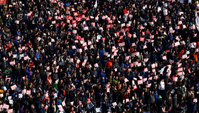 Участники акции протеста против властей Южной Кореи, Сеул, 12 ноября 2016