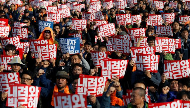 Участники акции протеста в Сеуле, 12 ноября 2016