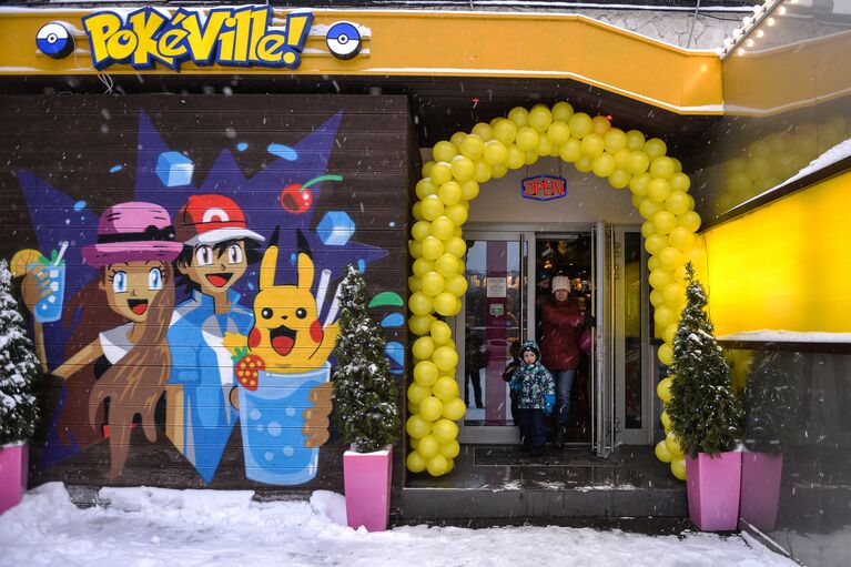 У входа в Pokeville cafe