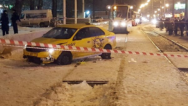 Последствия ДТП с участием такси и легкового автомобиля на юго-востоке Москвы