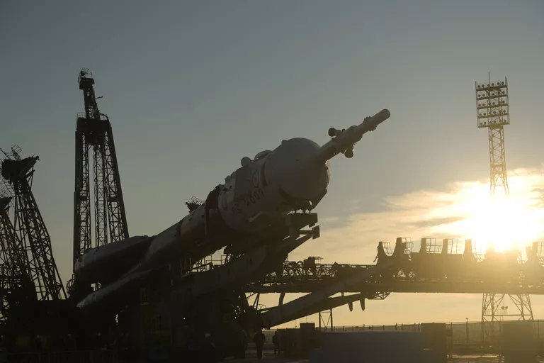 Вывоз ракеты-носителя Союз-ФГ с пилотируемым кораблем Союз-МС-03 на стартовую площадку Вывоз ракеты-носителя Союз-ФГ с пилотируемым кораблем Союз-МС-03 на стартовую площадку