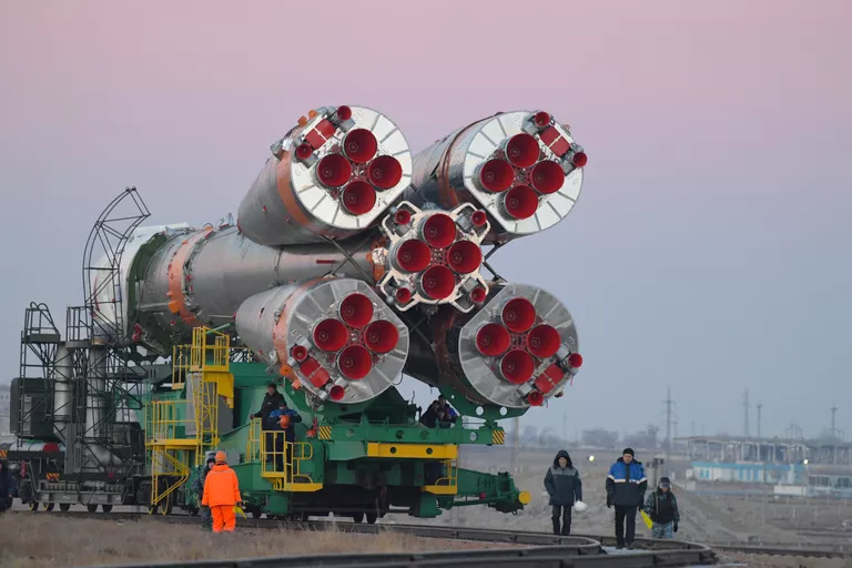 Вывоз ракеты-носителя Союз-ФГ с пилотируемым кораблем Союз-МС-03 на стартовую площадку Вывоз ракеты-носителя Союз-ФГ с пилотируемым кораблем Союз-МС-03 на стартовую площадку