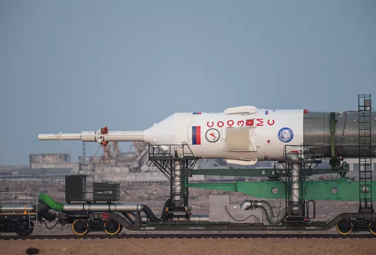 Вывоз ракеты-носителя Союз-ФГ с пилотируемым кораблем Союз-МС-03 на стартовую площадку Вывоз ракеты-носителя Союз-ФГ с пилотируемым кораблем Союз-МС-03 на стартовую площадку