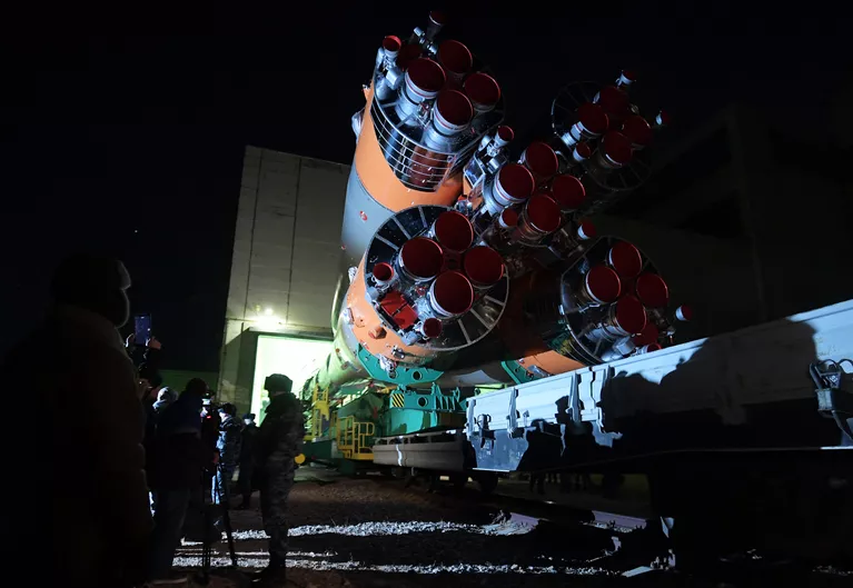Вывоз ракеты-носителя Союз-ФГ с пилотируемым кораблем Союз-МС-03 на стартовую площадку Вывоз ракеты-носителя Союз-ФГ с пилотируемым кораблем Союз-МС-03 на стартовую площадку