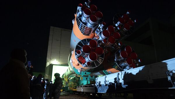 Вывоз ракеты-носителя Союз-ФГ с пилотируемым кораблем Союз-МС-03 на стартовую площадку. Архивное фото