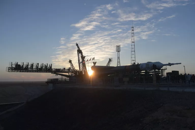 Вывоз ракеты-носителя Союз-ФГ с пилотируемым кораблем Союз-МС-03 на стартовую площадку Вывоз ракеты-носителя Союз-ФГ с пилотируемым кораблем Союз-МС-03 на стартовую площадку