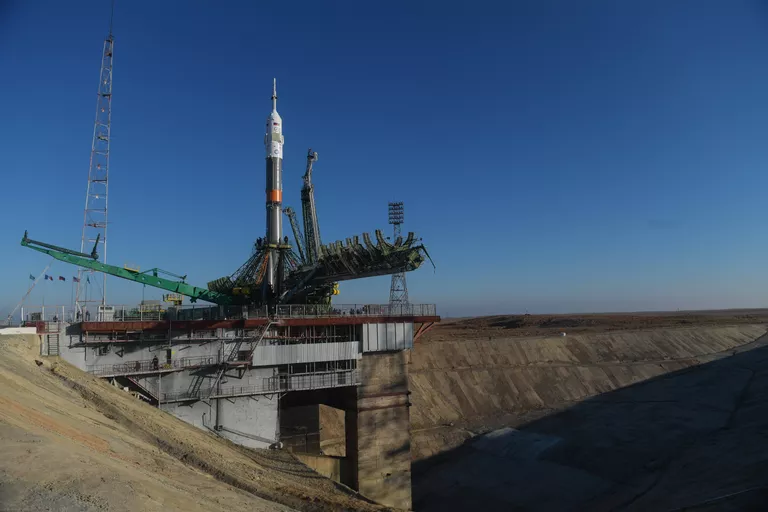 Вывоз ракеты-носителя Союз-ФГ с пилотируемым кораблем Союз-МС-03 на стартовую площадку Вывоз ракеты-носителя Союз-ФГ с пилотируемым кораблем Союз-МС-03 на стартовую площадку