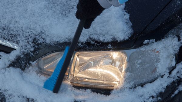Очистка автомобиля от снега