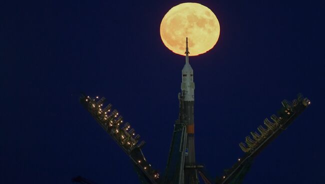 Суперлуние на космодроме Байконур. Архивное фото