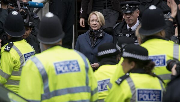 Шведский прокурор Ингрид Исгрен покидает посольстве Эквадора в Лондоне после допроса Джулиана Ассанжа