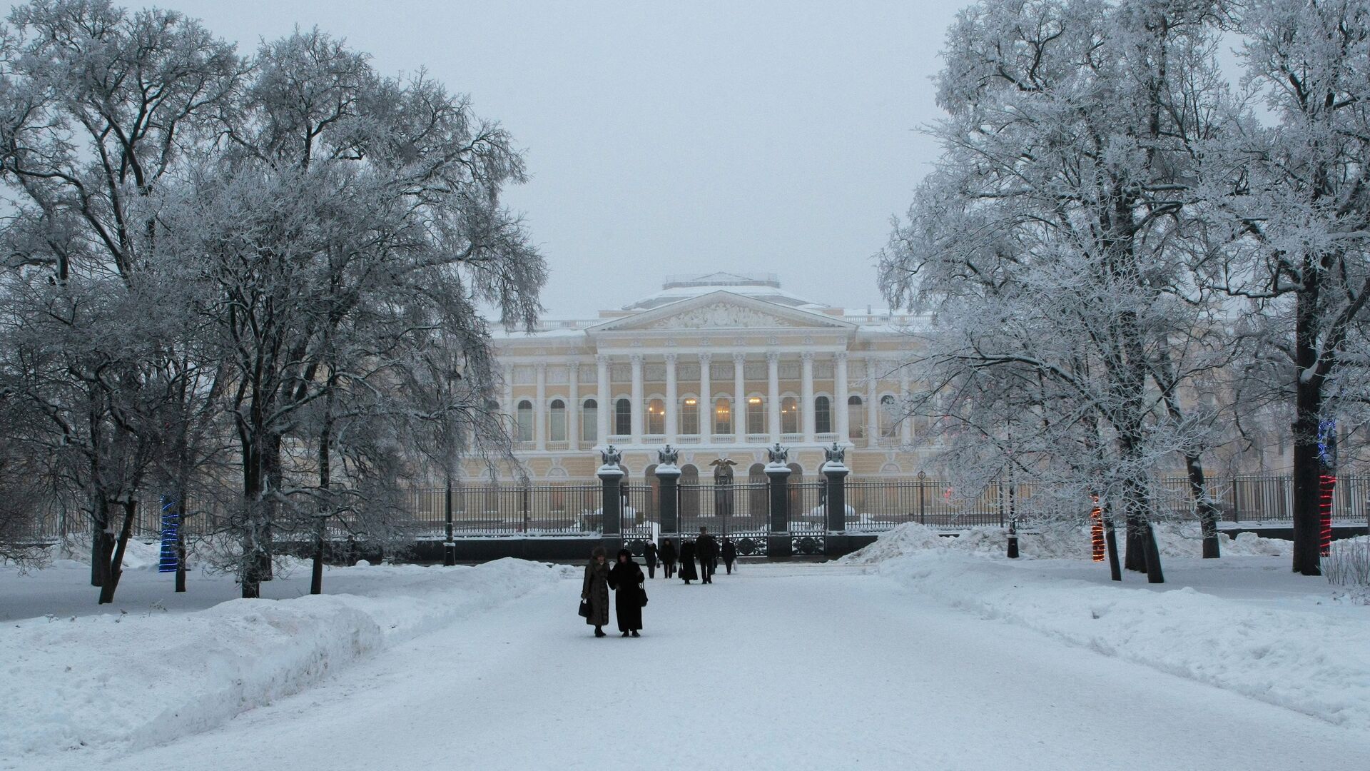 Вид на главное здание Русского музея в Санкт-Петербурге - РИА Новости, 1920, 16.12.2023