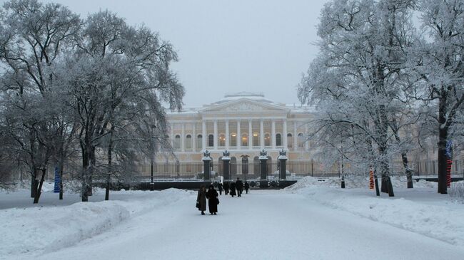 Вид на главное здание Русского музея в Санкт-Петербурге. Архивное фото