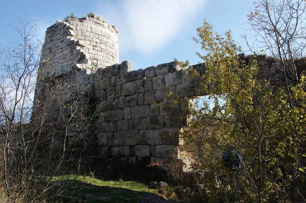 Руины крепости на скалистом мысе Кале-Бурун (Бурун-Кая) массива Курушлю в Бахчисарайском районе Крыма