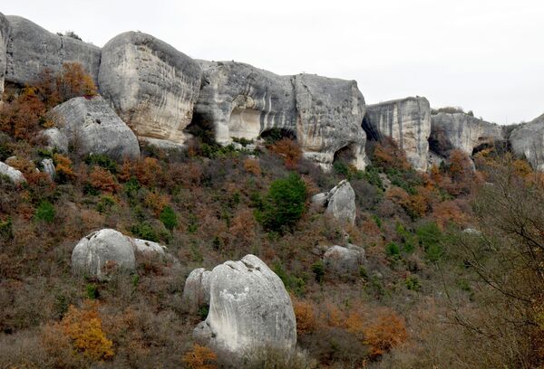 Пещерный город Эски-кермен - средневековый город-крепость в юго-западной части полуострова Крым