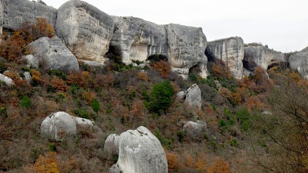 Пещерный город Эски-кермен - средневековый город-крепость в юго-западной части полуострова Крым