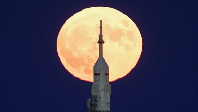 Суперлуние на космодроме Байконур. Архивное фото