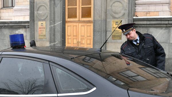 Автомобиль Государственной фельдъегерской службы РФ у здания министерства экономического развития РФ