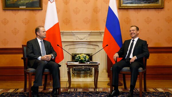 Председатель правительства РФ Дмитрий Медведев и премьер-министр Мальты Джозеф Мускат во время встречи в Москве. 15 ноября 2016
