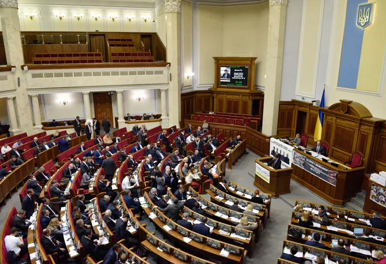 Депутаты на заседании Верховной рады Украины в Киеве. 15 ноября 2016 Депутаты на заседании Верховной рады Украины в Киеве. 15 ноября 2016