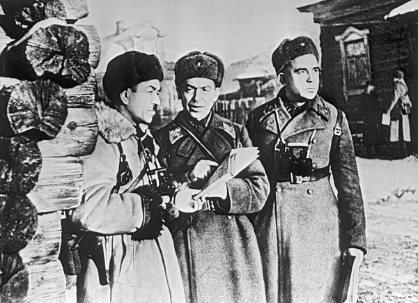 Генерал-майор И.В. Панфилов в расположении штаба дивизии