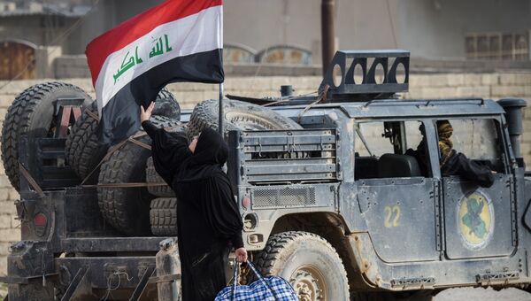 Военный автомобиль иракского спецназа во время операции против ИГ недалеко от Мосула. 15 ноября 2016