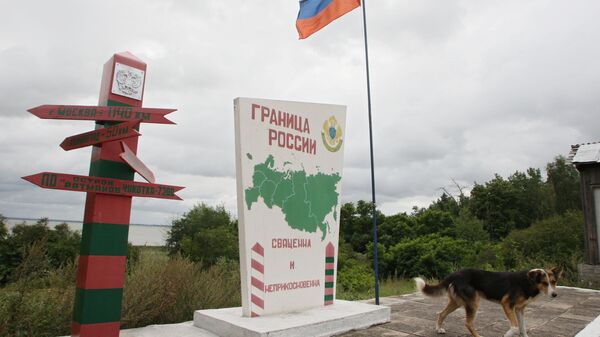 Символический пограничный столб на пограничной заставе Нормельн на Балтийской косе в Калининградской области