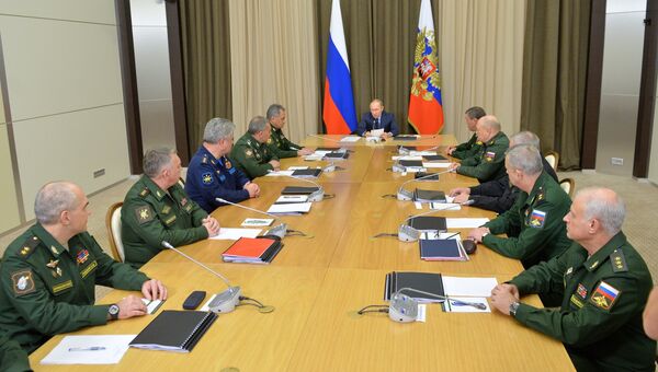 Президент РФ Владимир Путин проводит совещание с руководством министерства обороны и предприятий оборонно-промышленного комплекса. Архивное фото