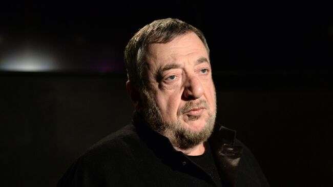 Режиссер и продюсер Павел Лунгин во время интервью перед премьерой фильма Дама Пик в Москве