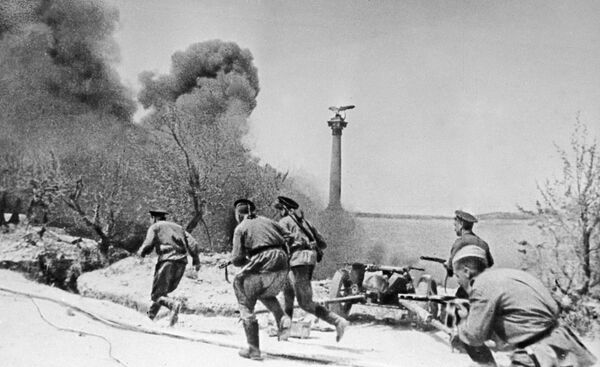 Морские пехотинцы во время боя в Севастополе во время Великой Отечественной войны