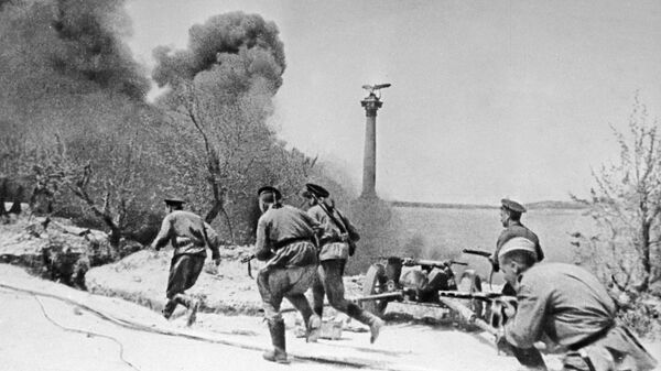 Морские пехотинцы во время боя в Севастополе во время Великой Отечественной войны