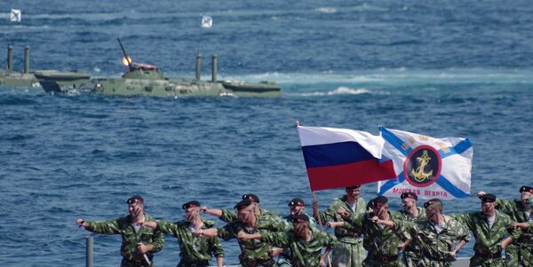 Морские пехотинцы во время празднования Дня Военно-морского флота России в Севастополе