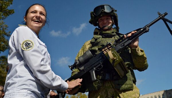 Морской пехотинец на выставке вооружений и спецоборудования во Владивостоке