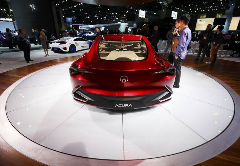 Автомобиль Acura Precision на автосалоне в Лос-Анджелесе