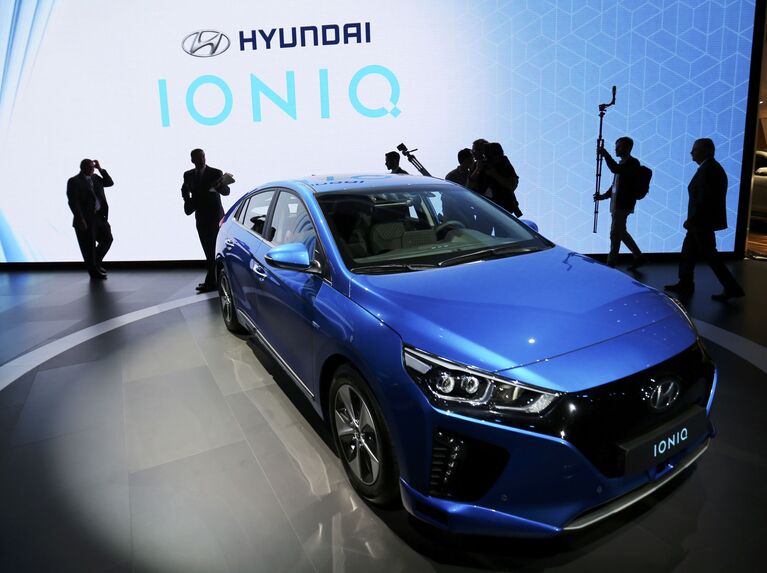 Автомобиль Hyundai Ioniq на автосалоне в Лос-Анджелесе