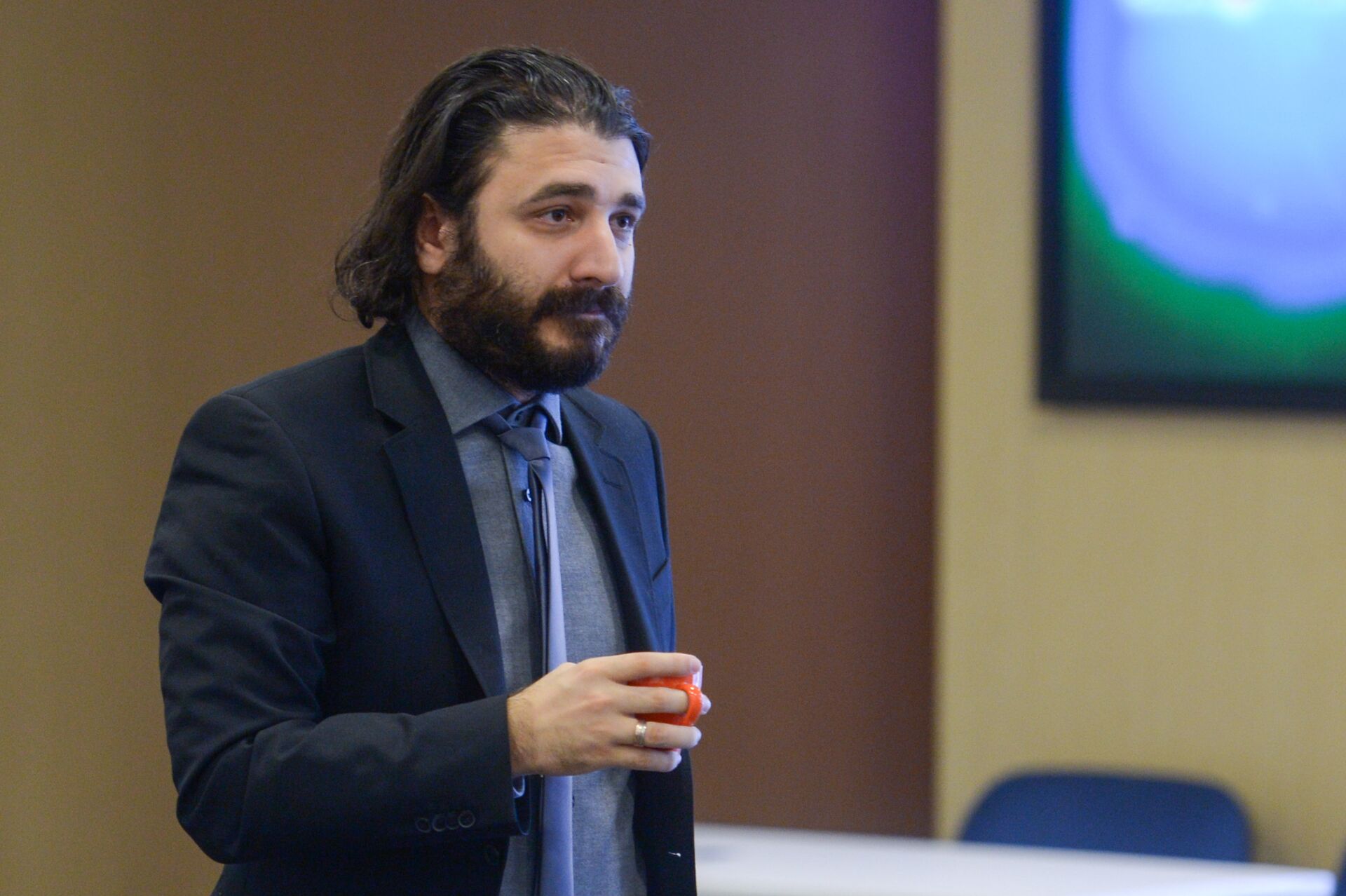 Режиссер Сарик Андреасян на пресс-конференции фильма Землетрясение в МИА Россия сегодня Режиссер Сарик Андреасян на пресс-конференции фильма Землетрясение в МИА Россия сегодня - РИА Новости, 1920, 04.11.2025