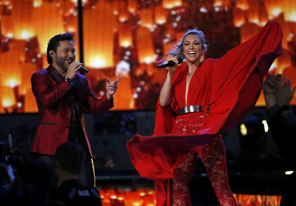 Рейчел Платтен и Диего Торрес на 17-й ежегодной Latin Grammy Awards в Лас-Вегасе, США